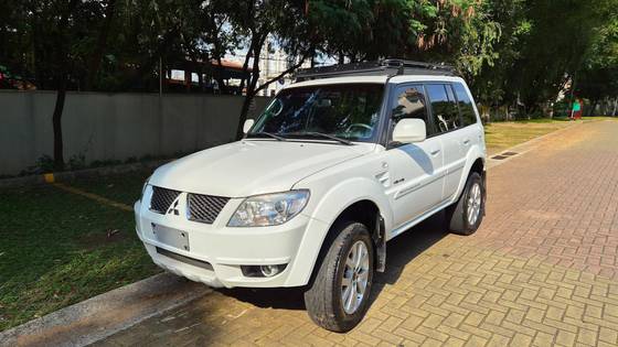 MITSUBISHI PAJERO TR4 2.0 4X4 16V 140CV FLEX 4P AUTOMÁTICO MITSUBISHI PAJERO TR4 2.0 4X4 16V 140CV FLEX 4P AUTOMÁTICO